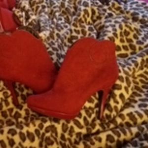 Fashionable And Cute Red booties